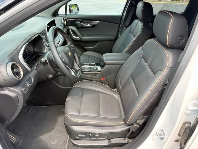 Used 2025 Iridescent Pearl Tricoat Chevrolet Premier image 14