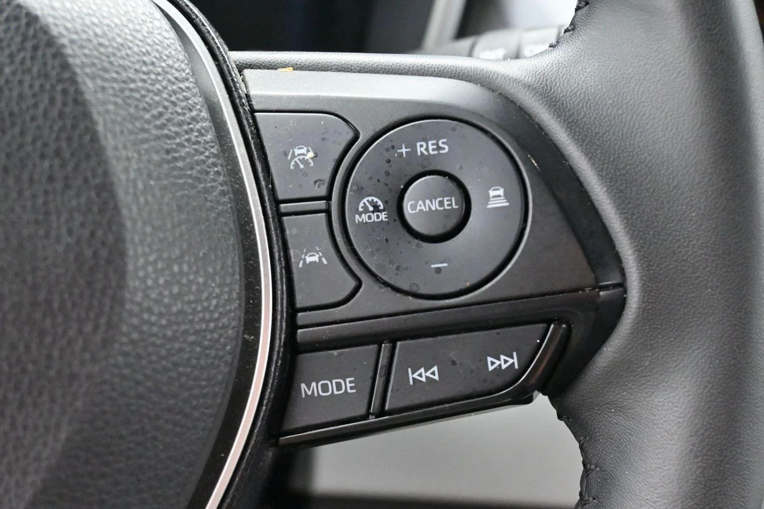 Used 2024 Ice Cap Toyota XSE image 18
