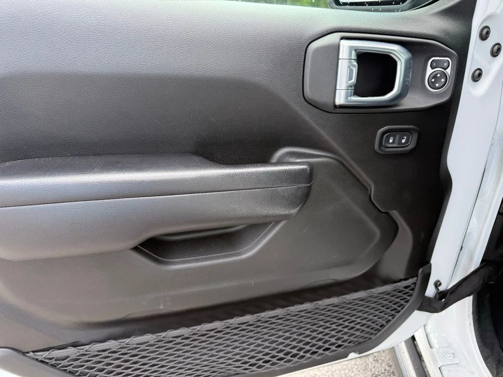 Used 2021 White Jeep Unlimited Sport Altitude image 10