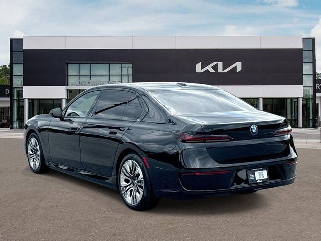 Used 2023 Black BMW xDrive60 image 6