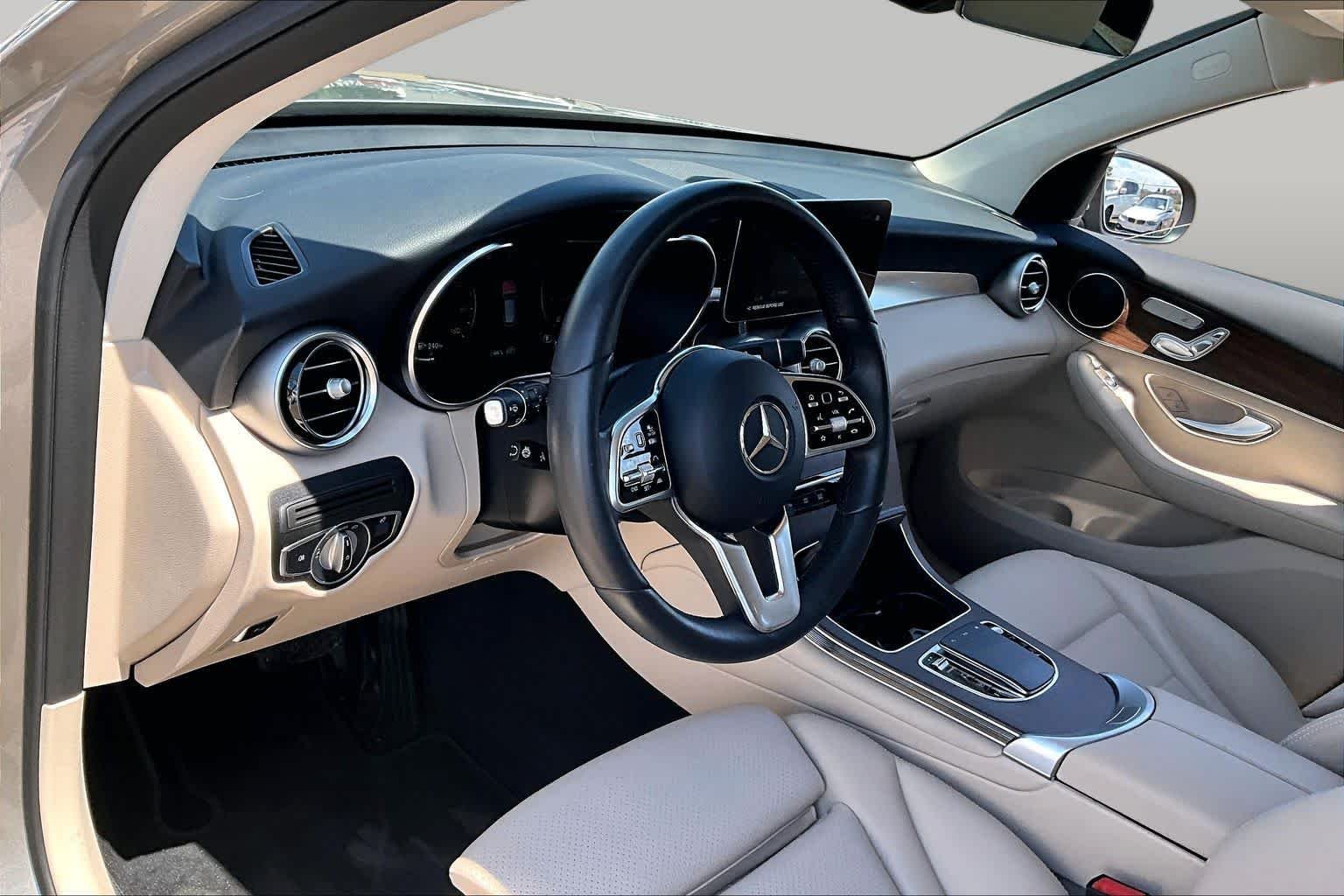 Used 2022 Mojave Silver Metallic Mercedes-Benz GLC 300 image 15