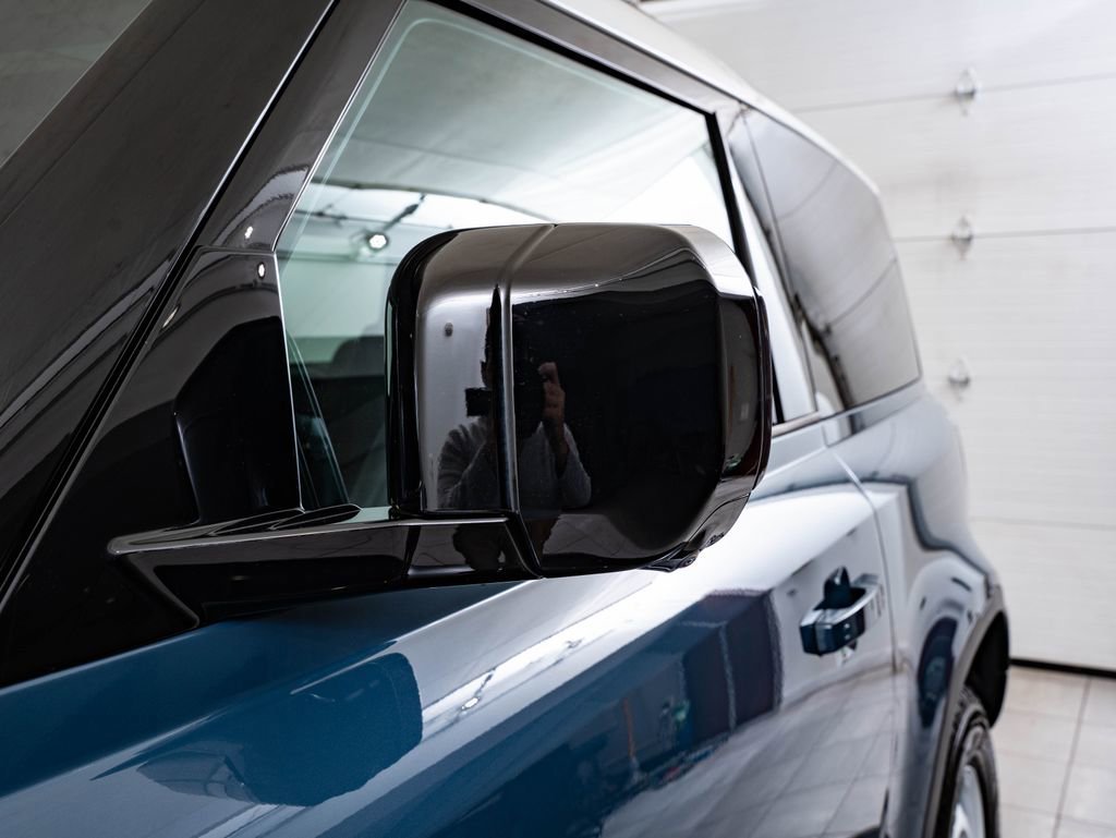 Used 2023 Tasman Blue Metallic Land Rover S image 17