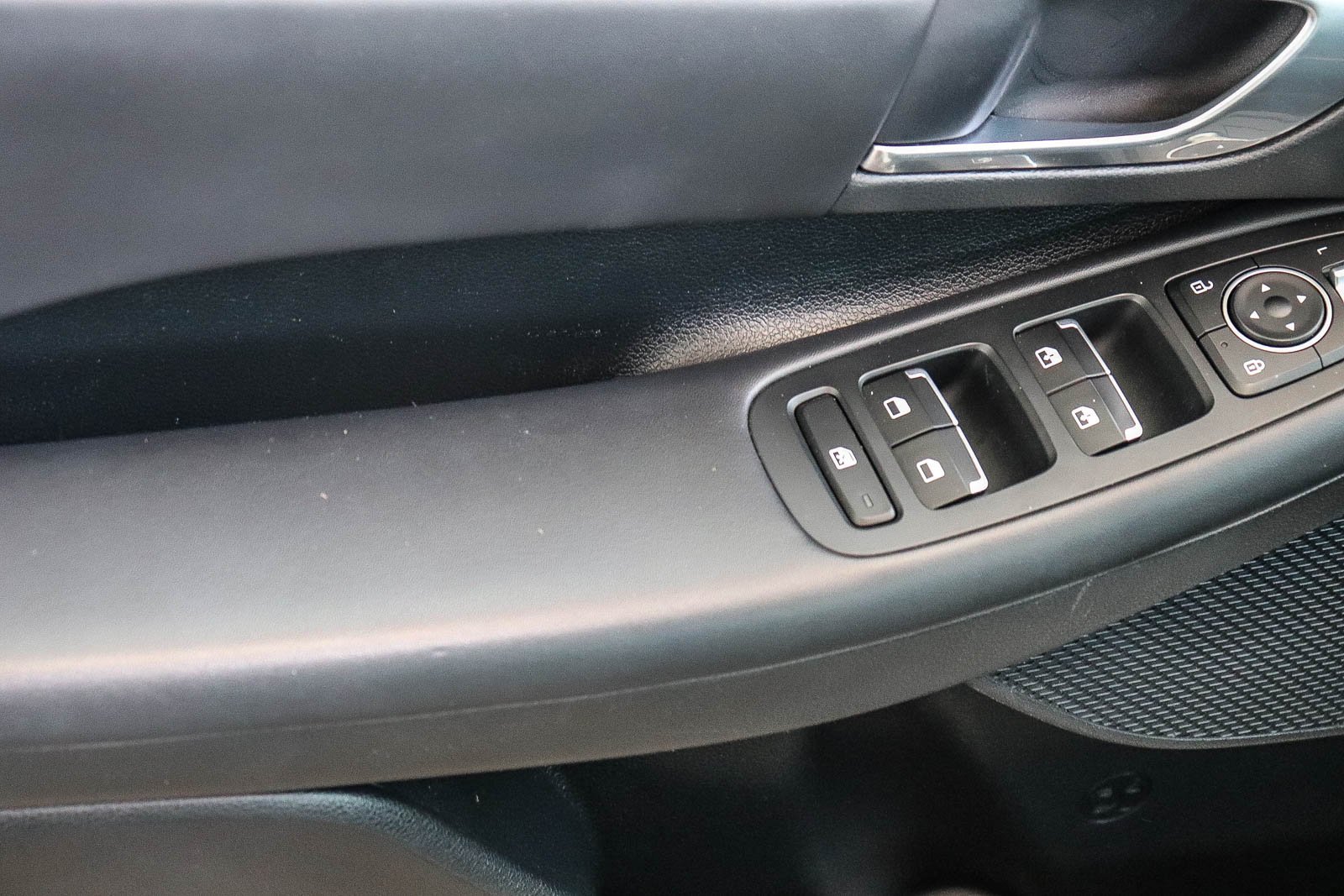 Used 2023 Serenity White Hyundai SEL image 24