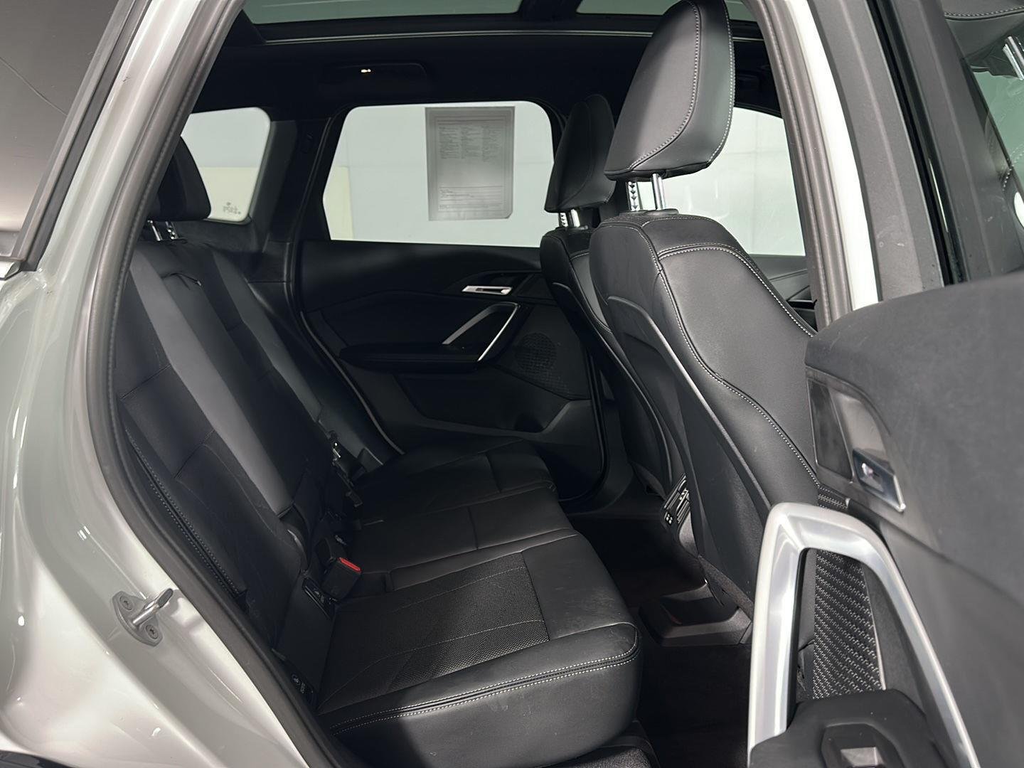 New 2026 Mineral White Metallic BMW xDrive28i image 34