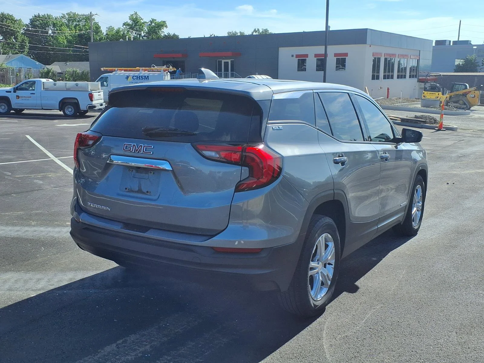 Used 2019 Satin Steel Metallic GMC SLE image 4