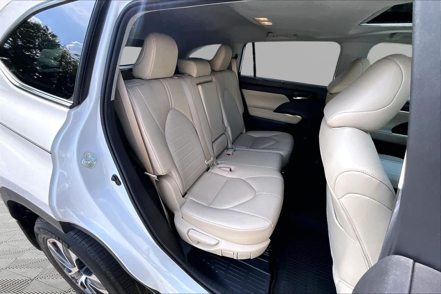 Used 2024 Wind Chill Pearl Toyota XLE image 20