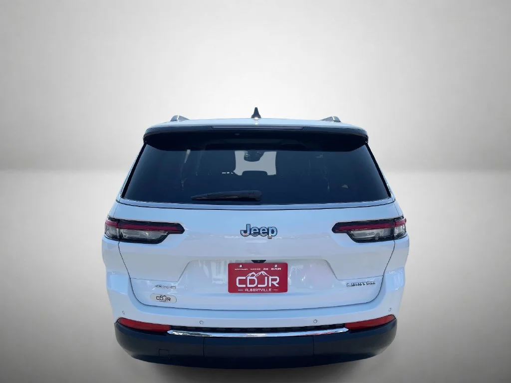 Used 2023 White Jeep Limited image 4