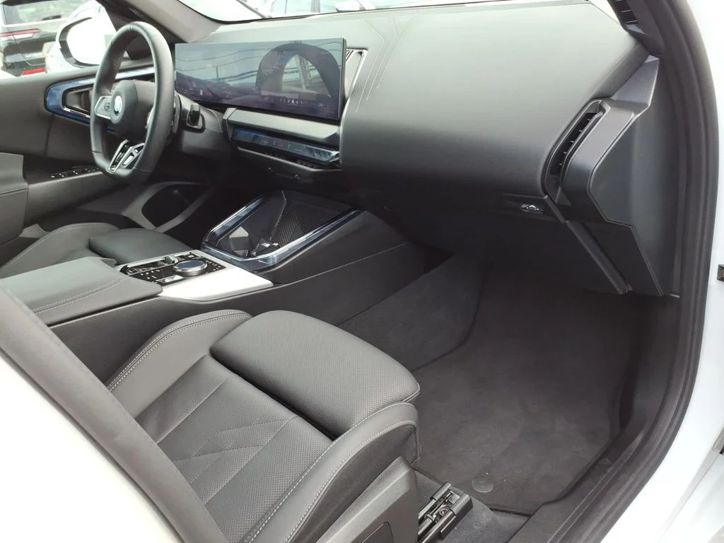 Used 2025 White BMW 30 xDrive image 9