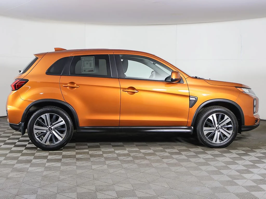 Used 2022  Mitsubishi 2.0 ES image 15