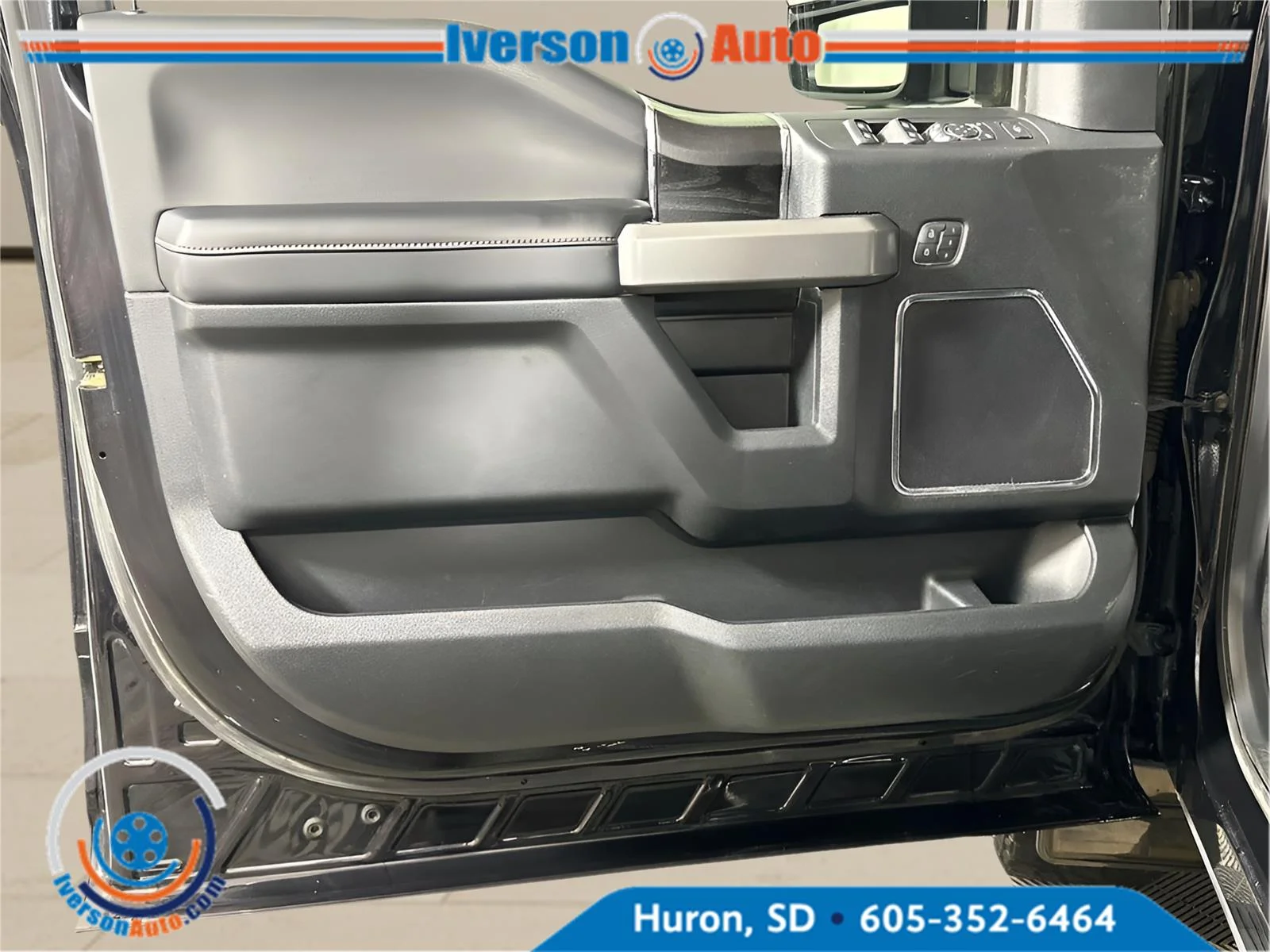 Used 2019 Agate Black Ford Platinum image 20