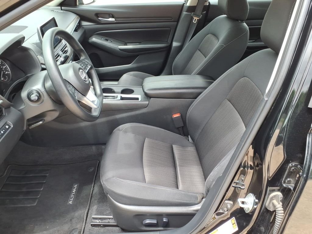 2025 Nissan Altima SV - Photo 14