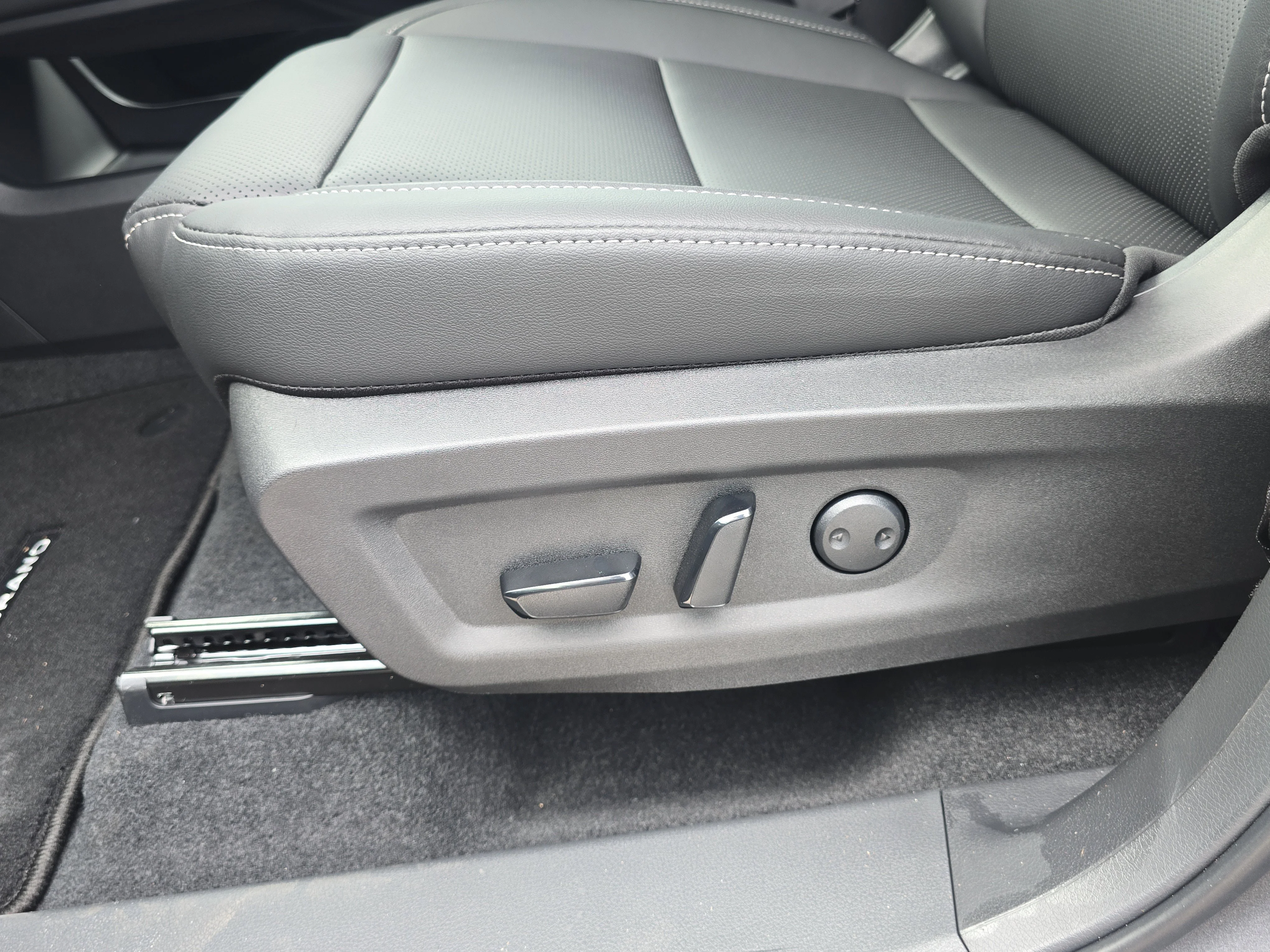 New 2026 Gun Metallic Nissan SL image 21