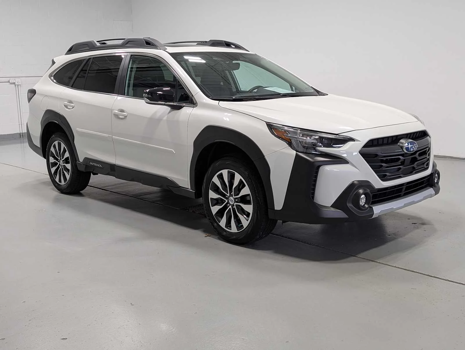 Used 2025 Crystal White Pearl Subaru Limited image 6