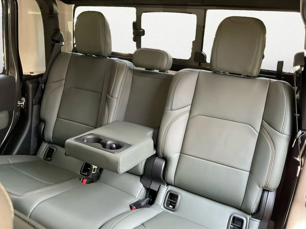 Used 2025 Gray Jeep Mojave image 9