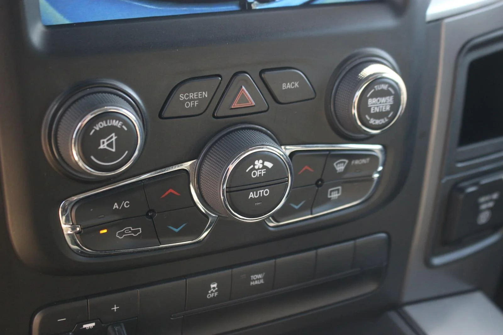 Used 2023 White Ram SLT image 25
