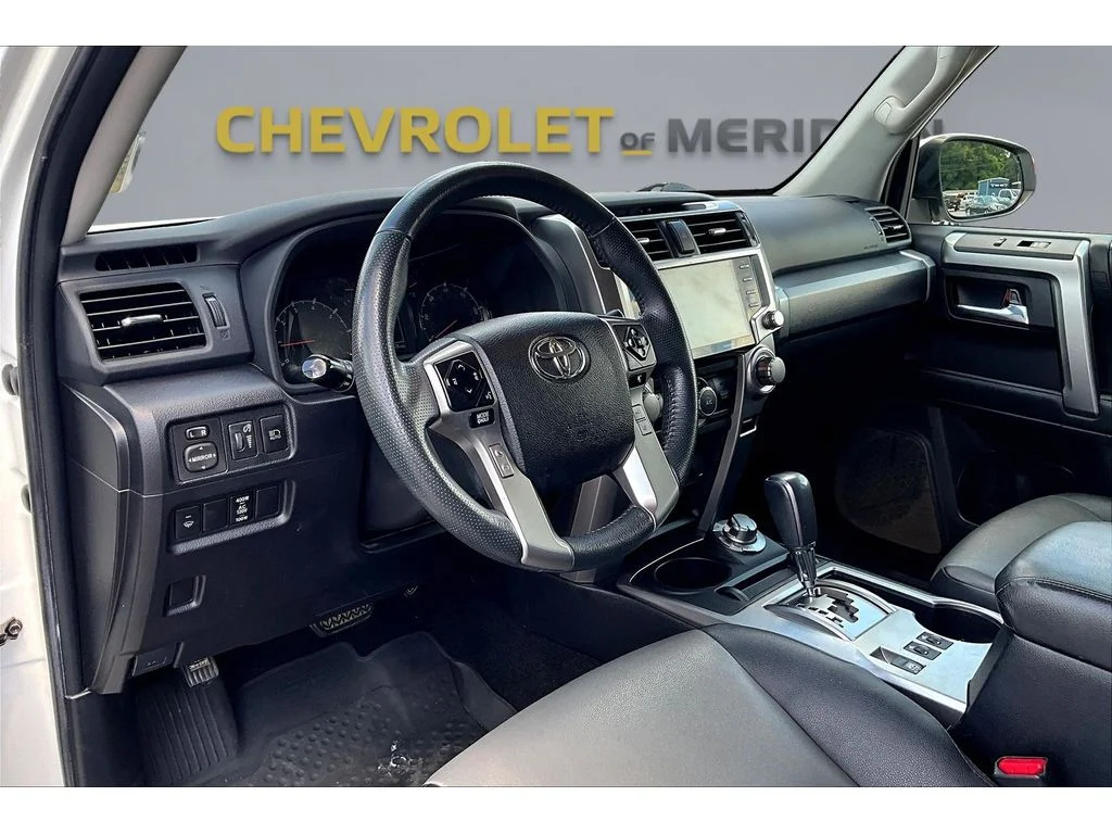 Used 2021  Toyota SR5 Premium image 12