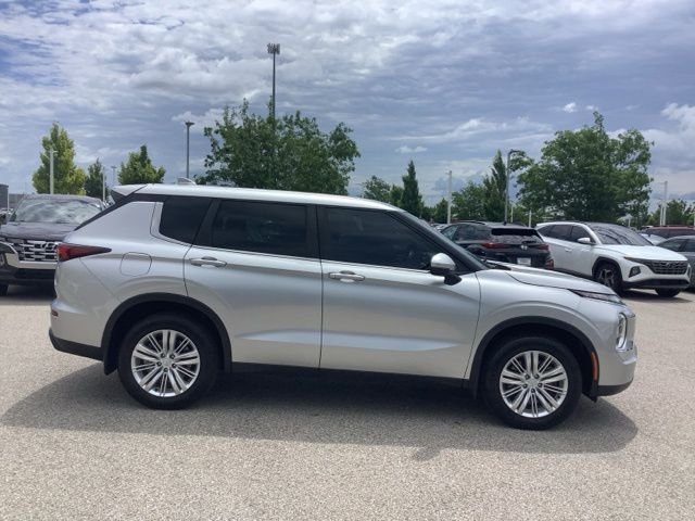 Used 2022 Silver Mitsubishi ES image 5
