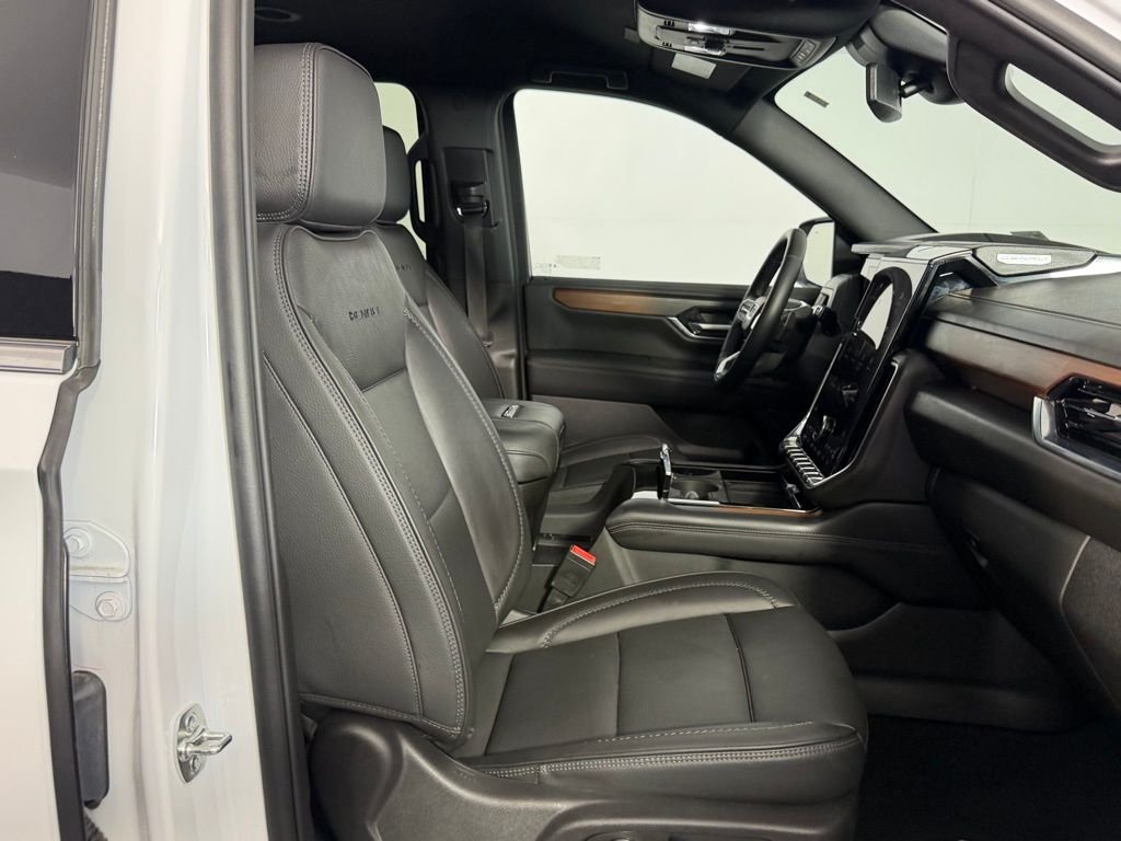 Used 2025 White GMC Denali image 27