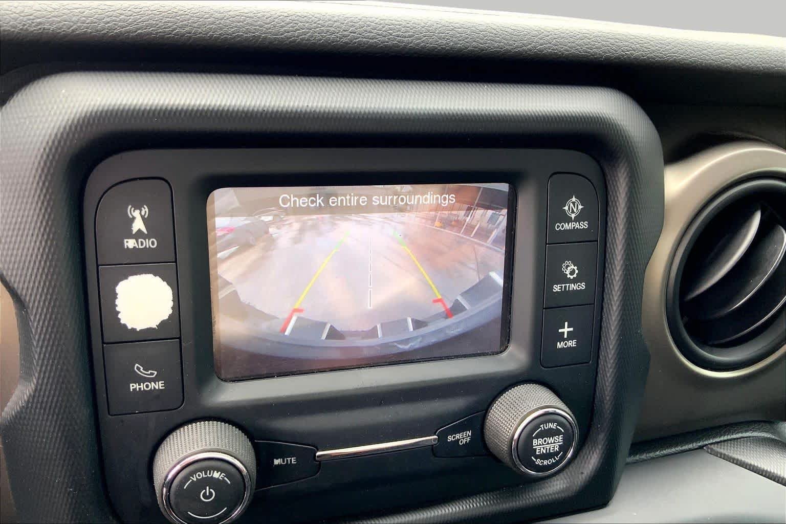 Used 2018 Punkn Metallic Clearcoat Jeep Sport S image 25
