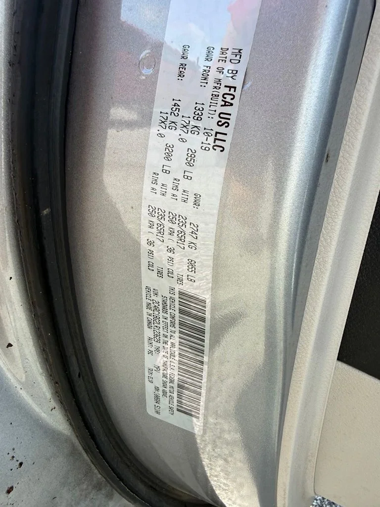 Used 2020 Silver Chrysler Touring L image 21