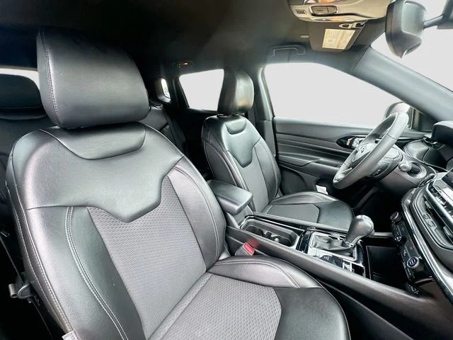 Used 2023 Gray Jeep Altitude image 31