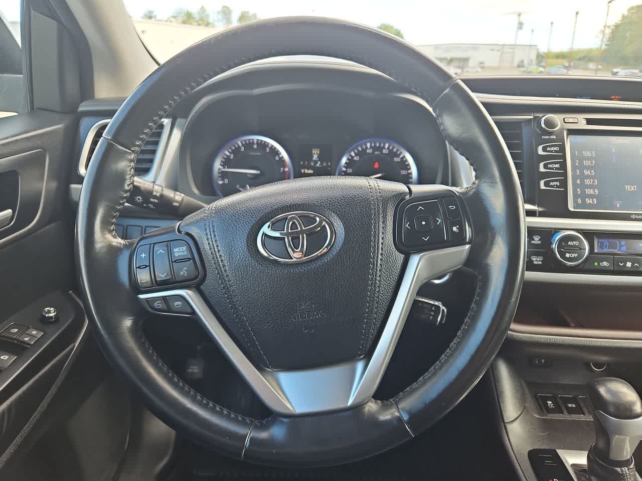 Used 2015 Silver Sky Metallic Toyota XLE image 30