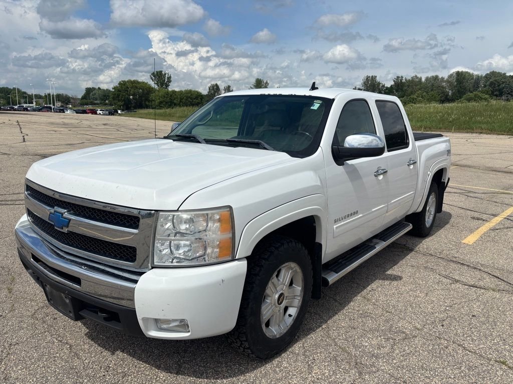 Used 2011 White Chevrolet LT image 3