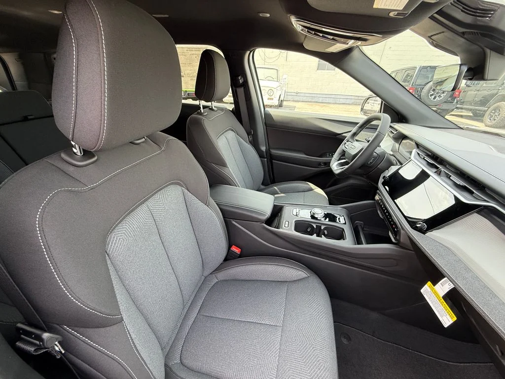 New 2026 White/off-white Jeep Laredo image 10