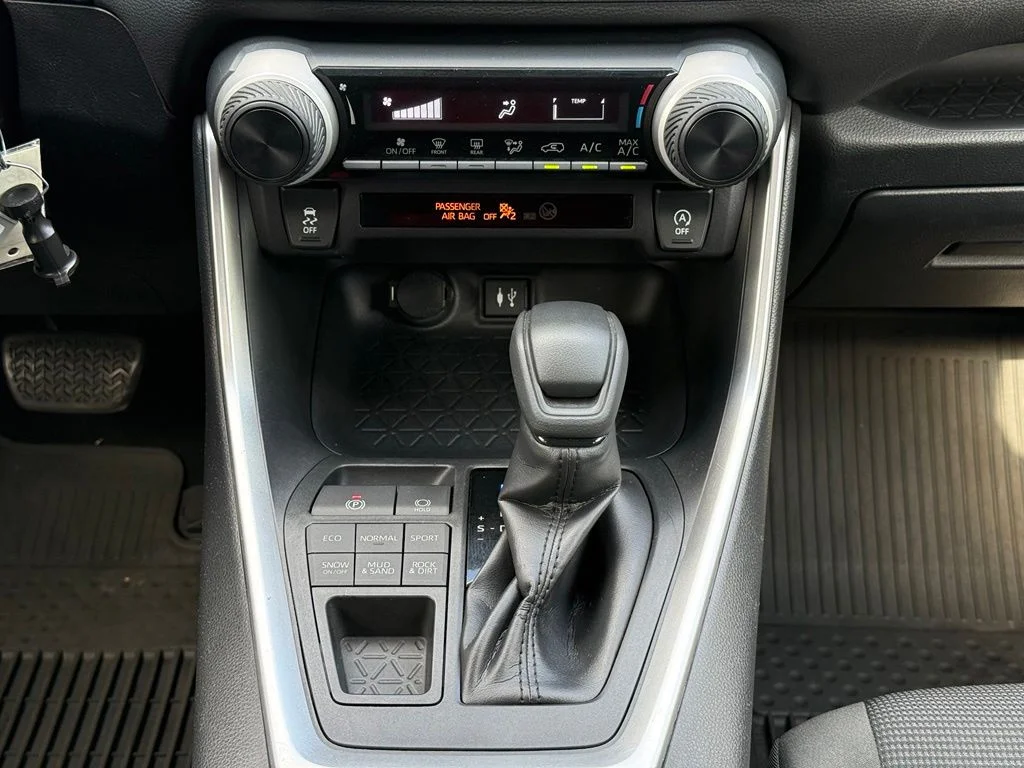 Used 2019 Silver Toyota LE image 27