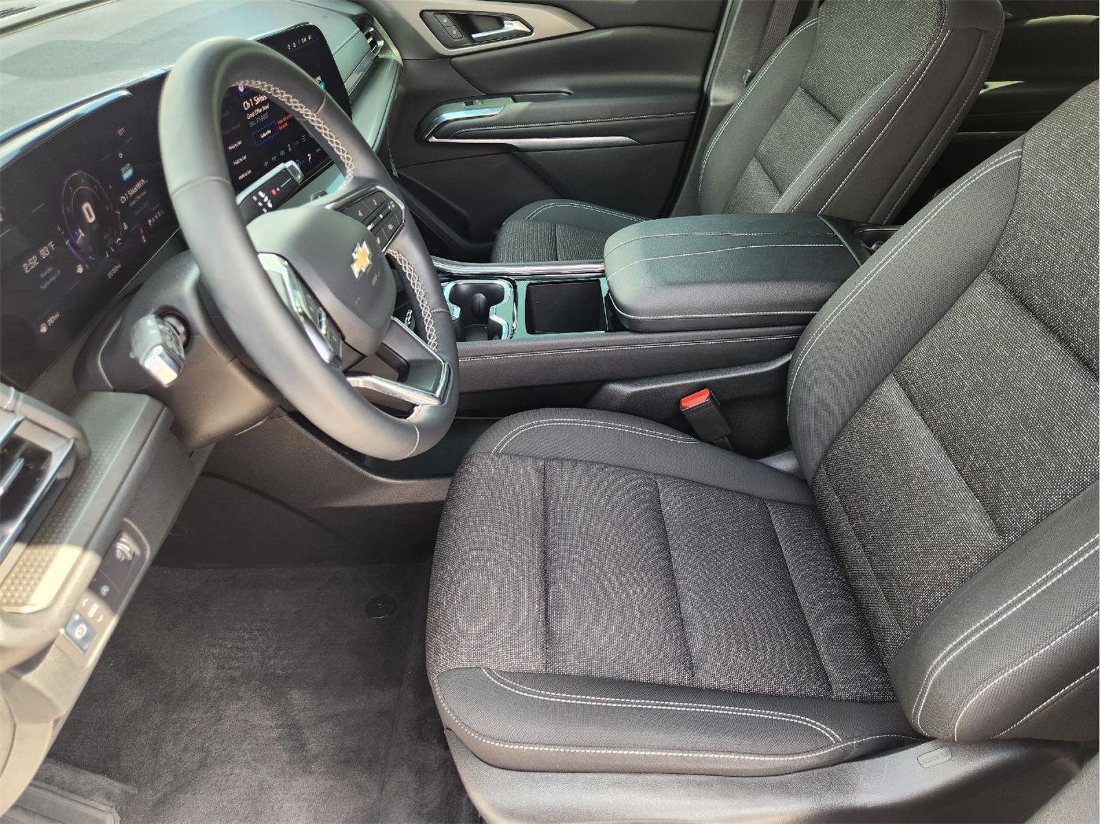 2025 Chevrolet Traverse LT - Photo 13