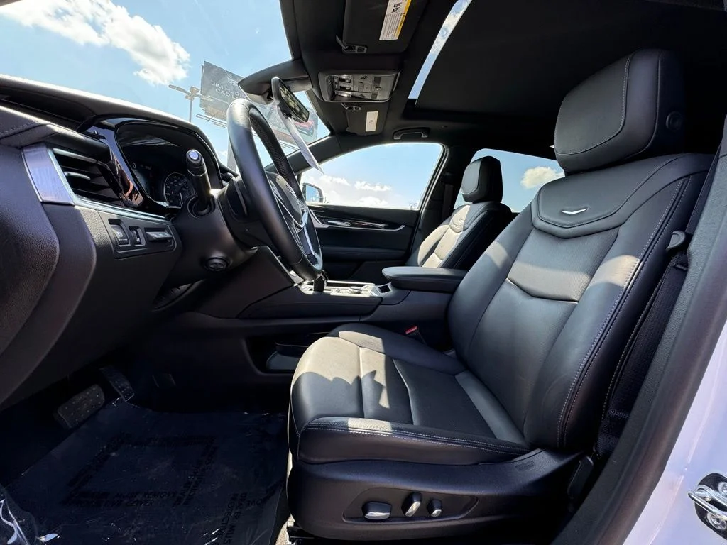 Used 2025 White Cadillac Premium Luxury image 21