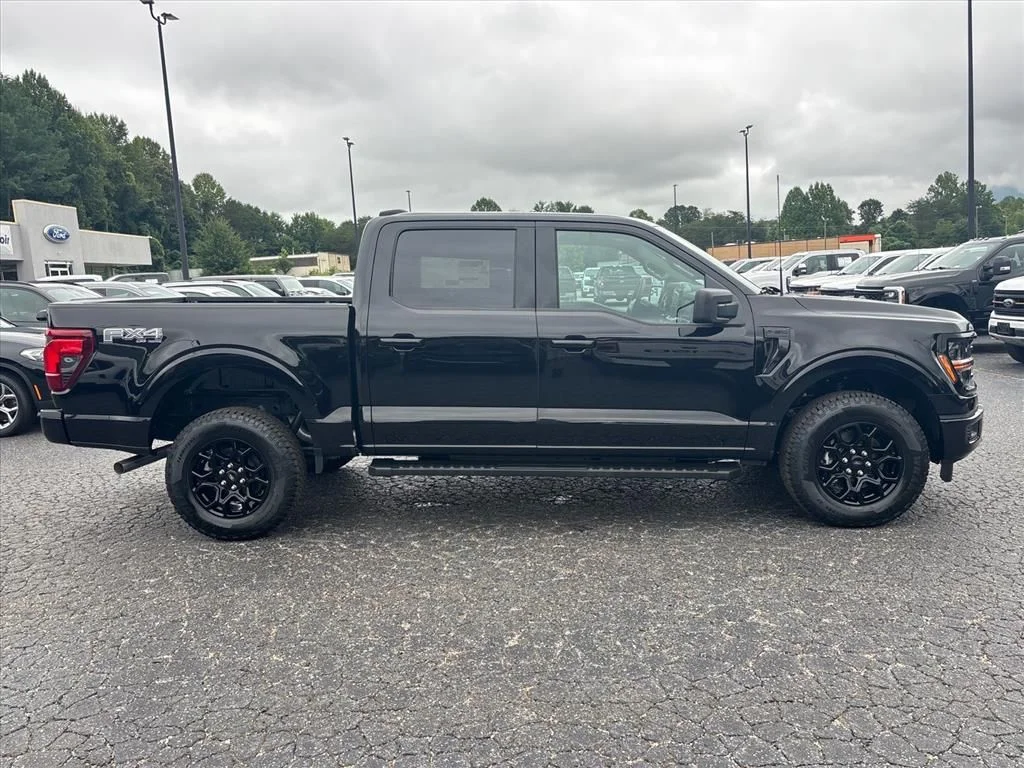 New 2026 Agate Black Metallic Ford XLT image 9