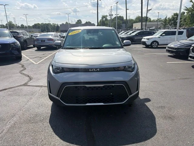 Used 2025  Kia LX image 22