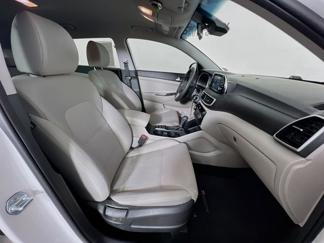 Used 2020 White Hyundai SE image 35