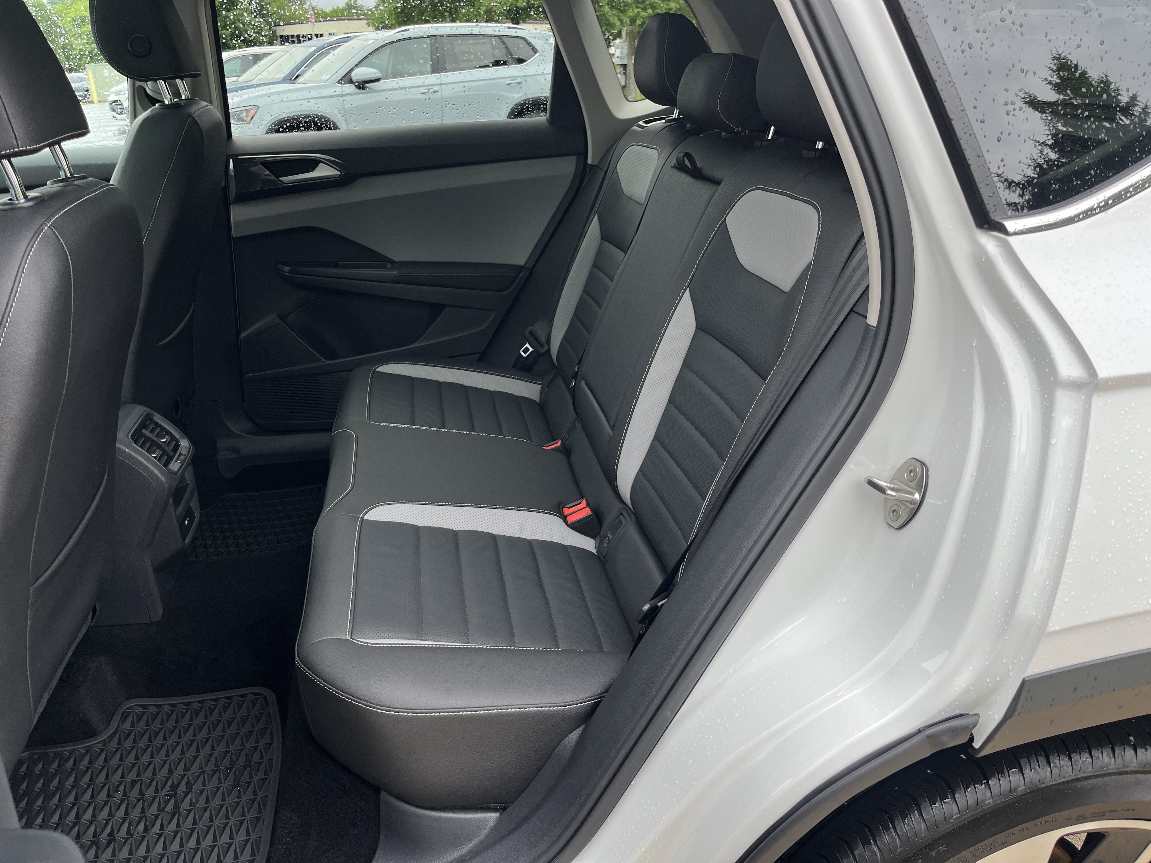 Used 2024  Volkswagen SEL image 24