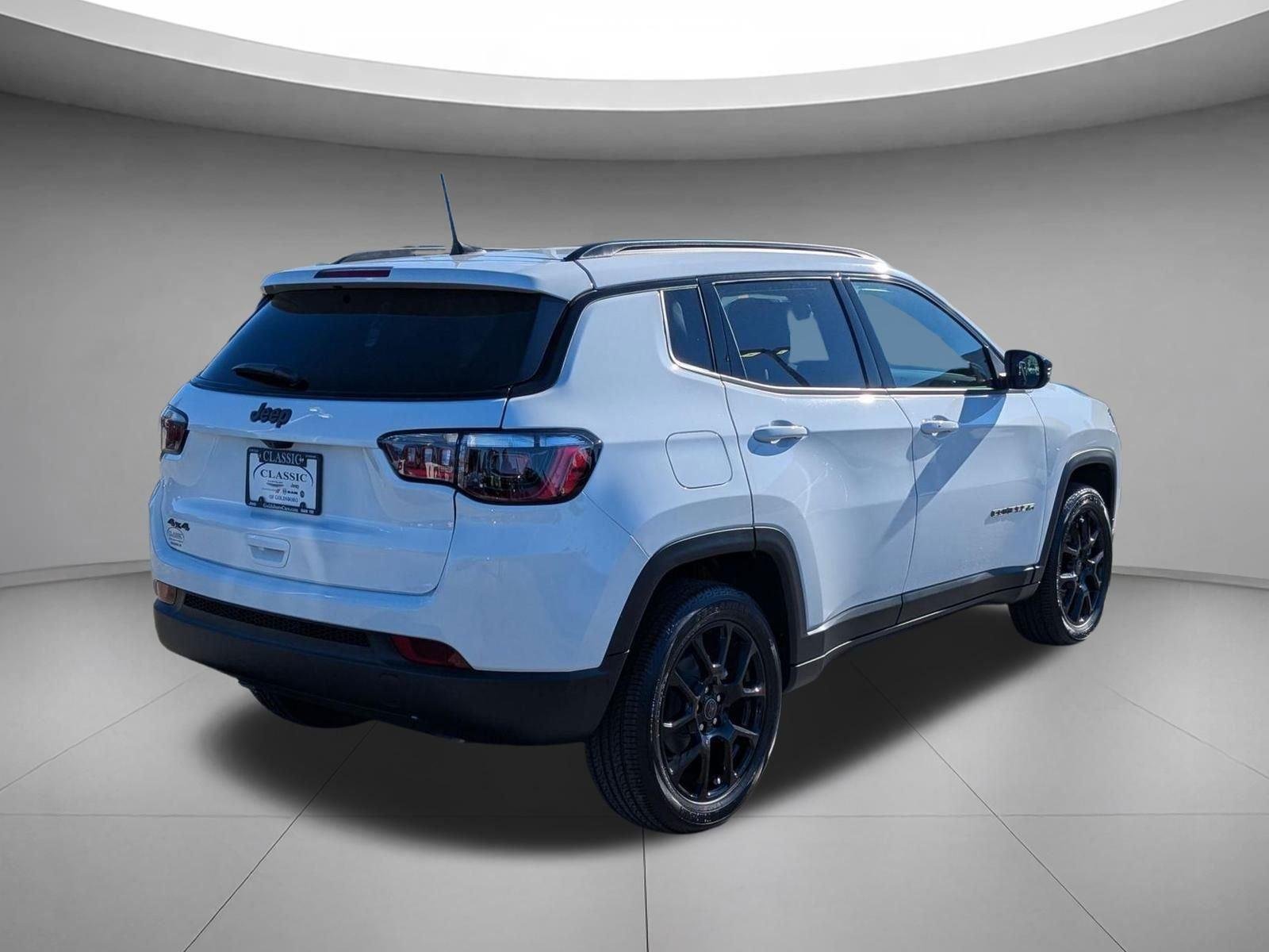 New 2026 Bright White Clear-Coat Exterior Paint Jeep Latitude Altitude image 6