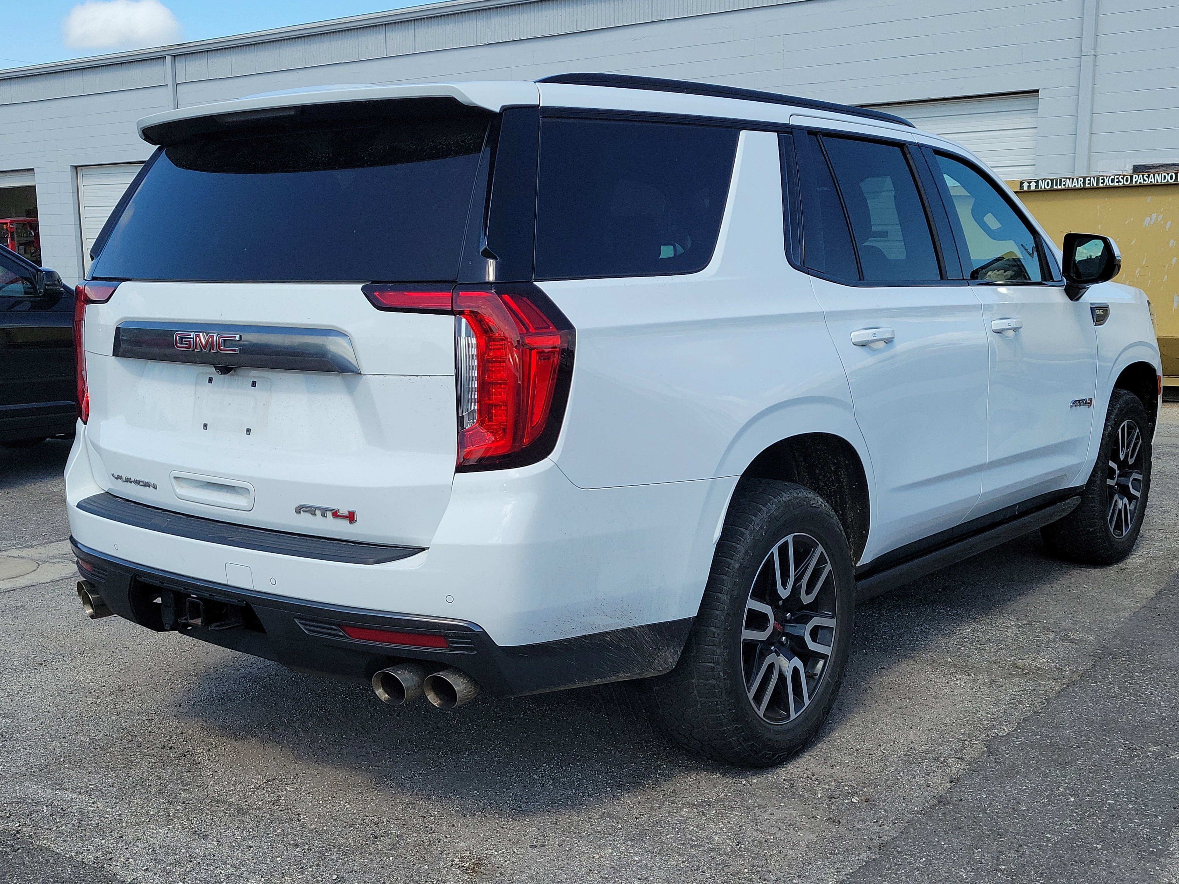 Used 2022  GMC AT4 image 6