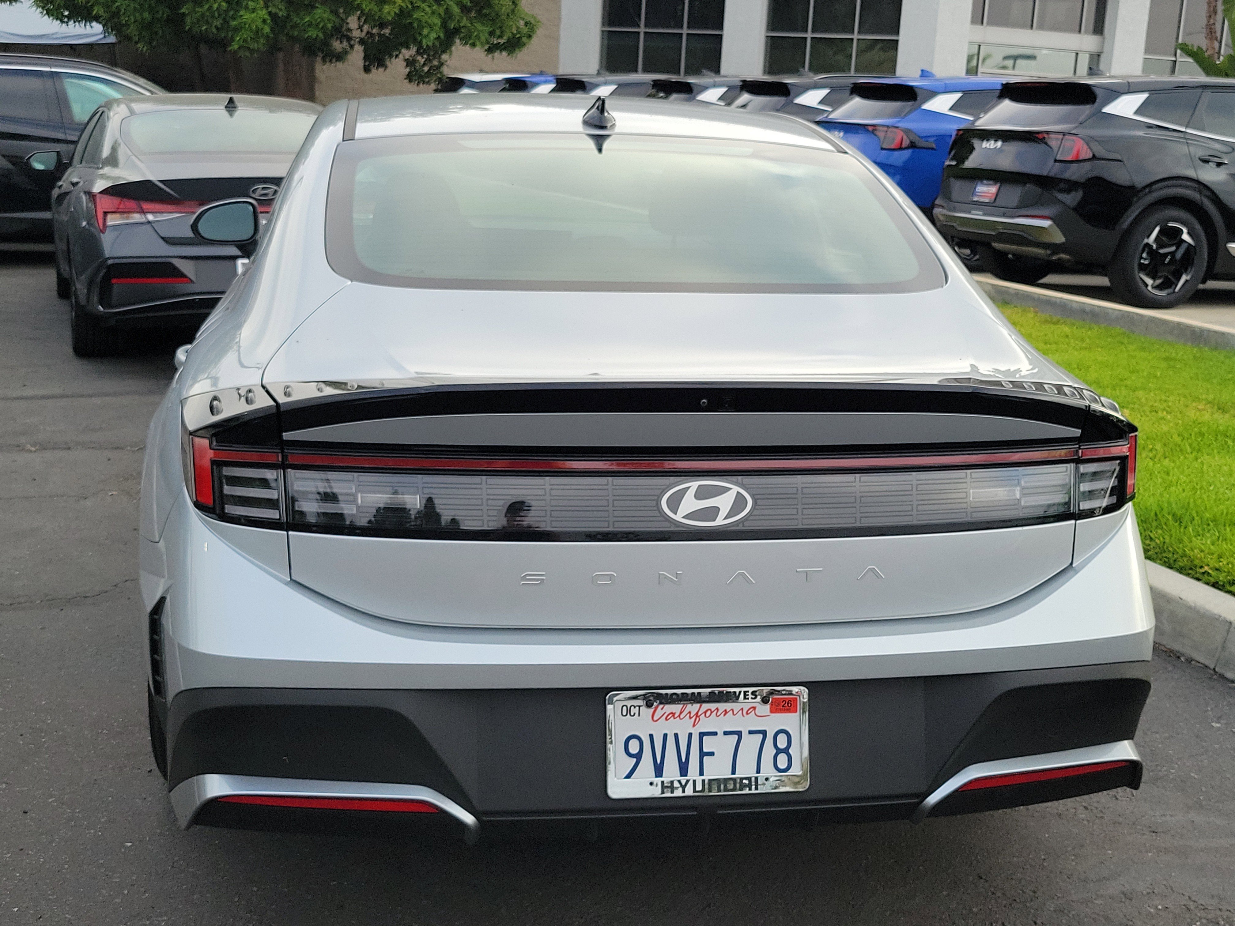 Certified Used 2025 Aero Silver Hyundai SE image 5