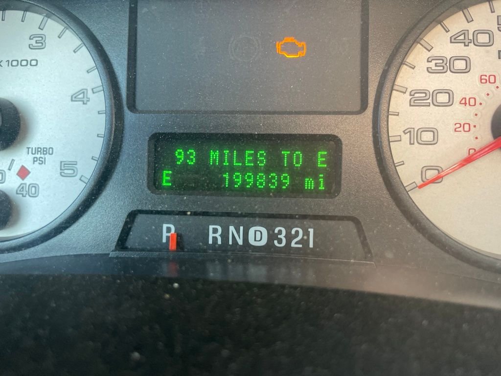 Used 2006 Red Ford  image 13