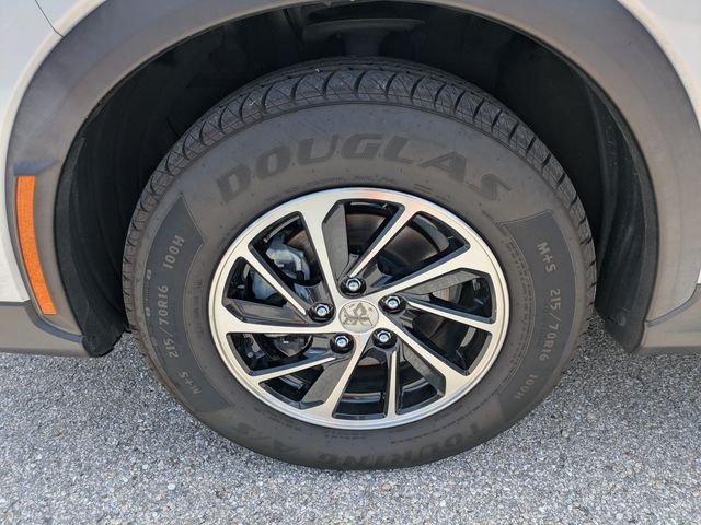 Used 2022 White Mitsubishi ES image 12