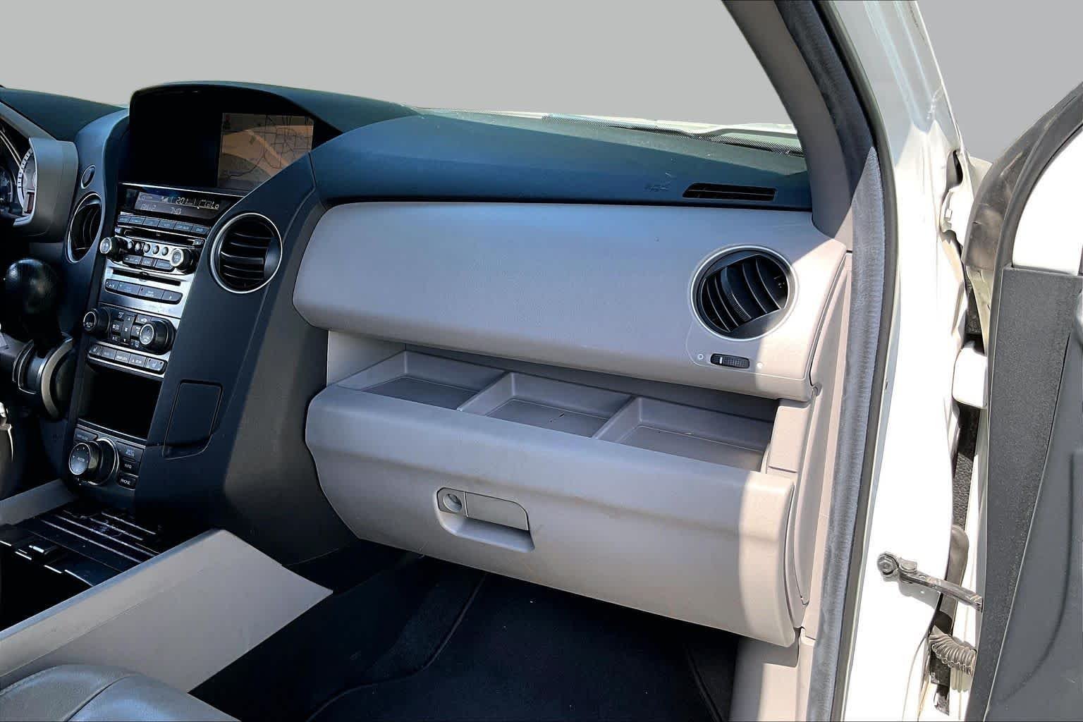Used 2012 White Diamond Pearl Honda Touring image 17