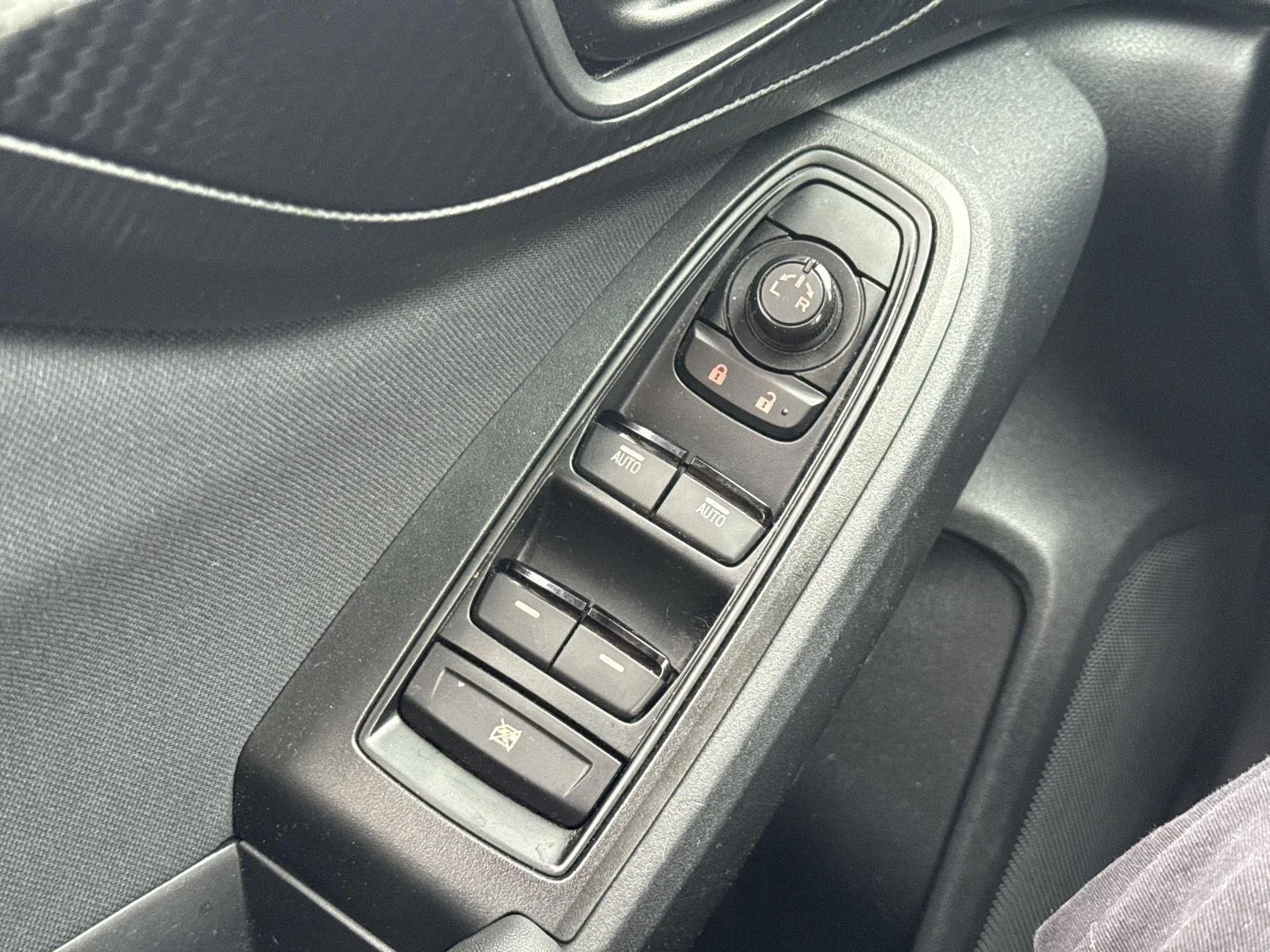 Used 2019 Ice Silver Metallic Subaru Premium image 16
