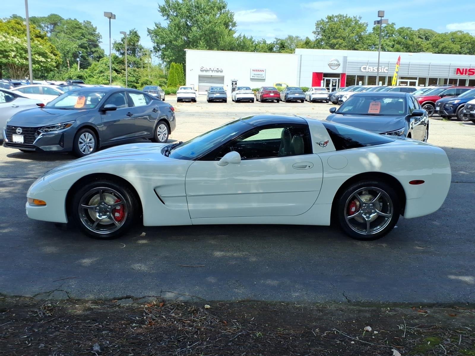 Used 1997 Arctic White Chevrolet  image 3