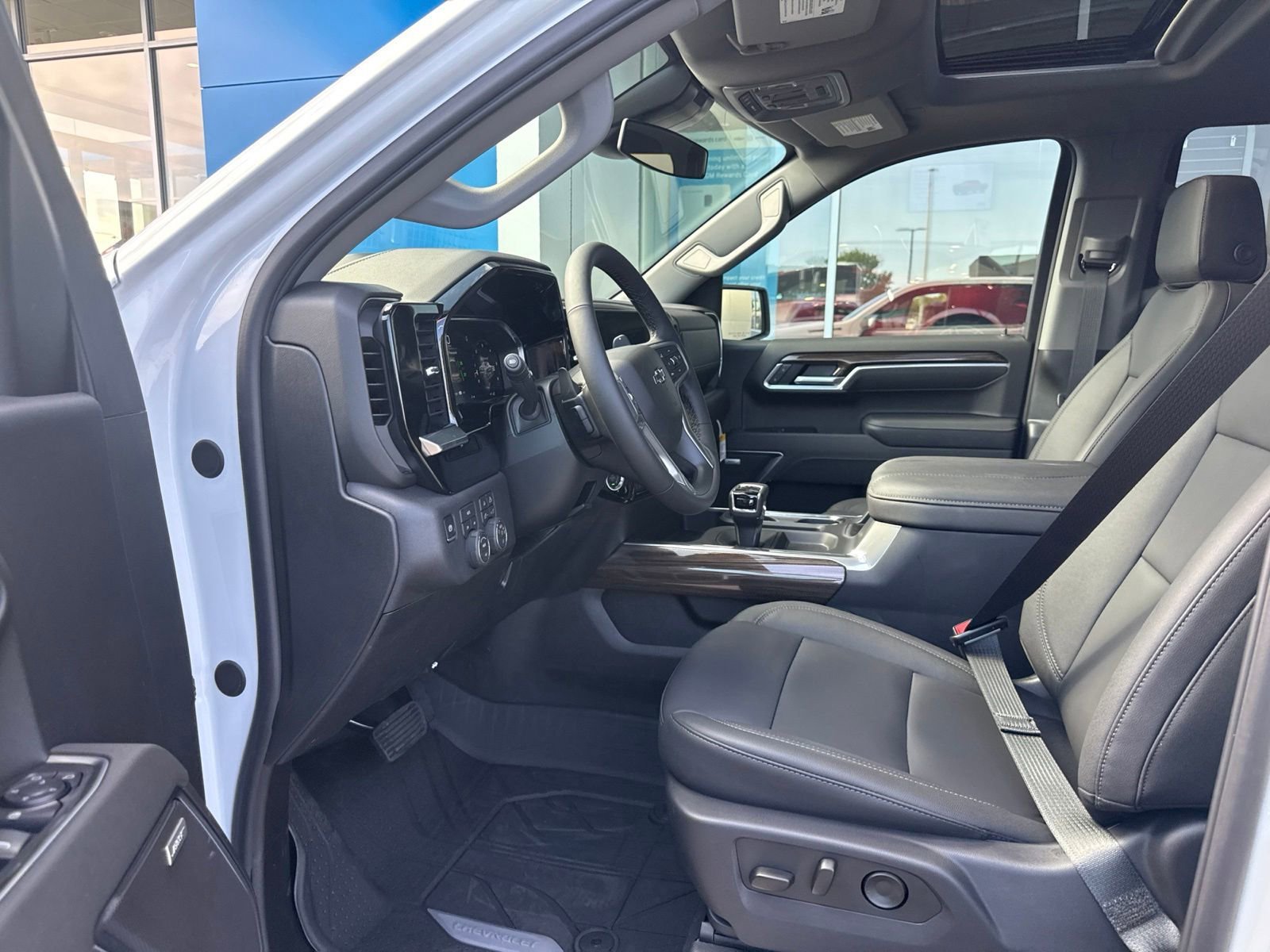 New 2026 Summit White Chevrolet RST with 22inch Black Wheels - Convenience II - Safety - Sunroof - Leather - Dark Essentials - Protection *In Stock* image 15