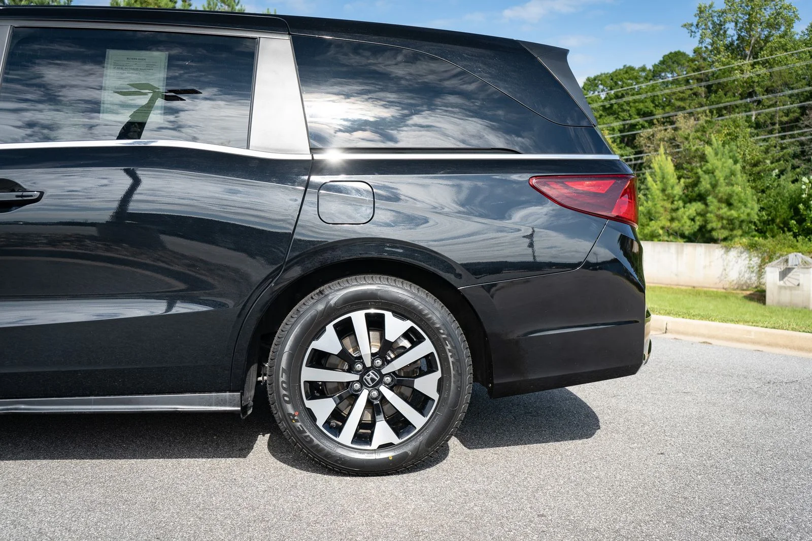 Used 2025 Black Honda EX-L image 6