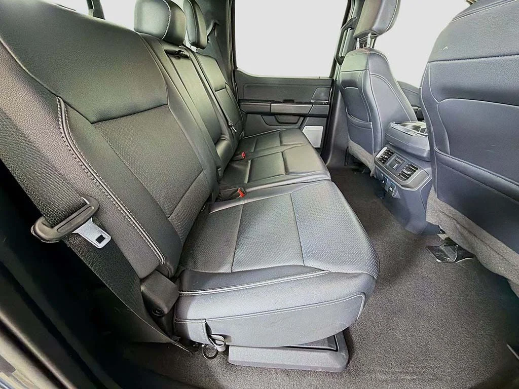 Used 2024 Carbonized Gray Metallic Ford Lariat image 27