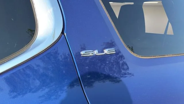 Used 2023 Ultra Blue Metallic GMC SLE image 39
