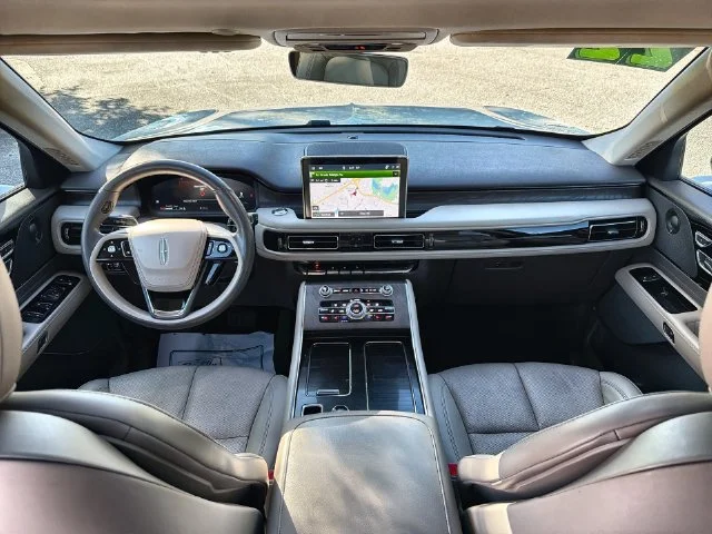 Used 2022 White Lincoln Reserve image 21