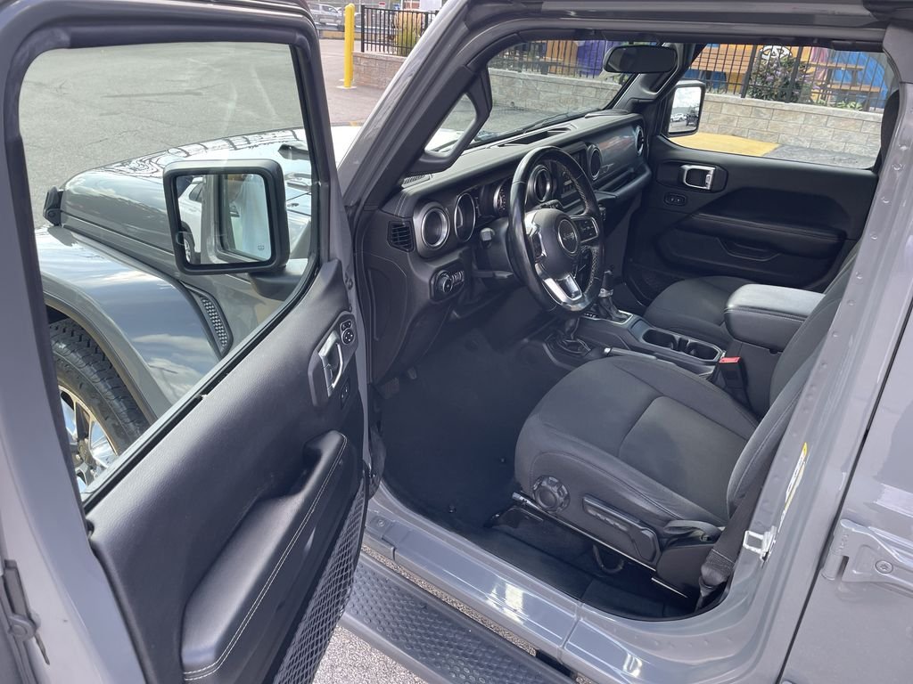 Used 2020 Gray Jeep Unlimited Sahara image 13