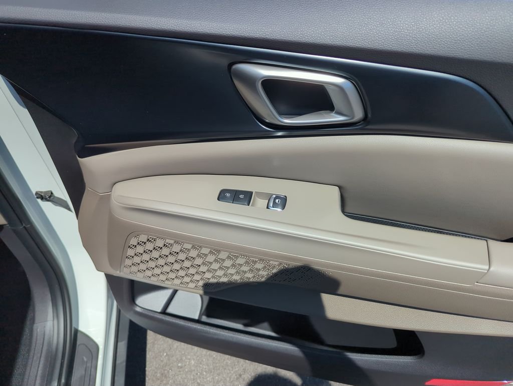 New 2027 Snow White Pearl Kia LX image 32